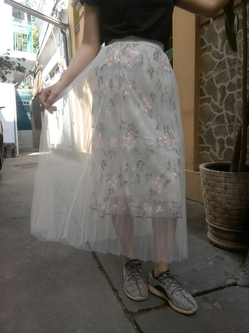 Muốn tìm cho mình những khoảnh khắc bình yên
Muốn tìm cho mình những dịu êm bất chợt
… mà giữa bộn bề tưởng chừng đã bỏ quên…