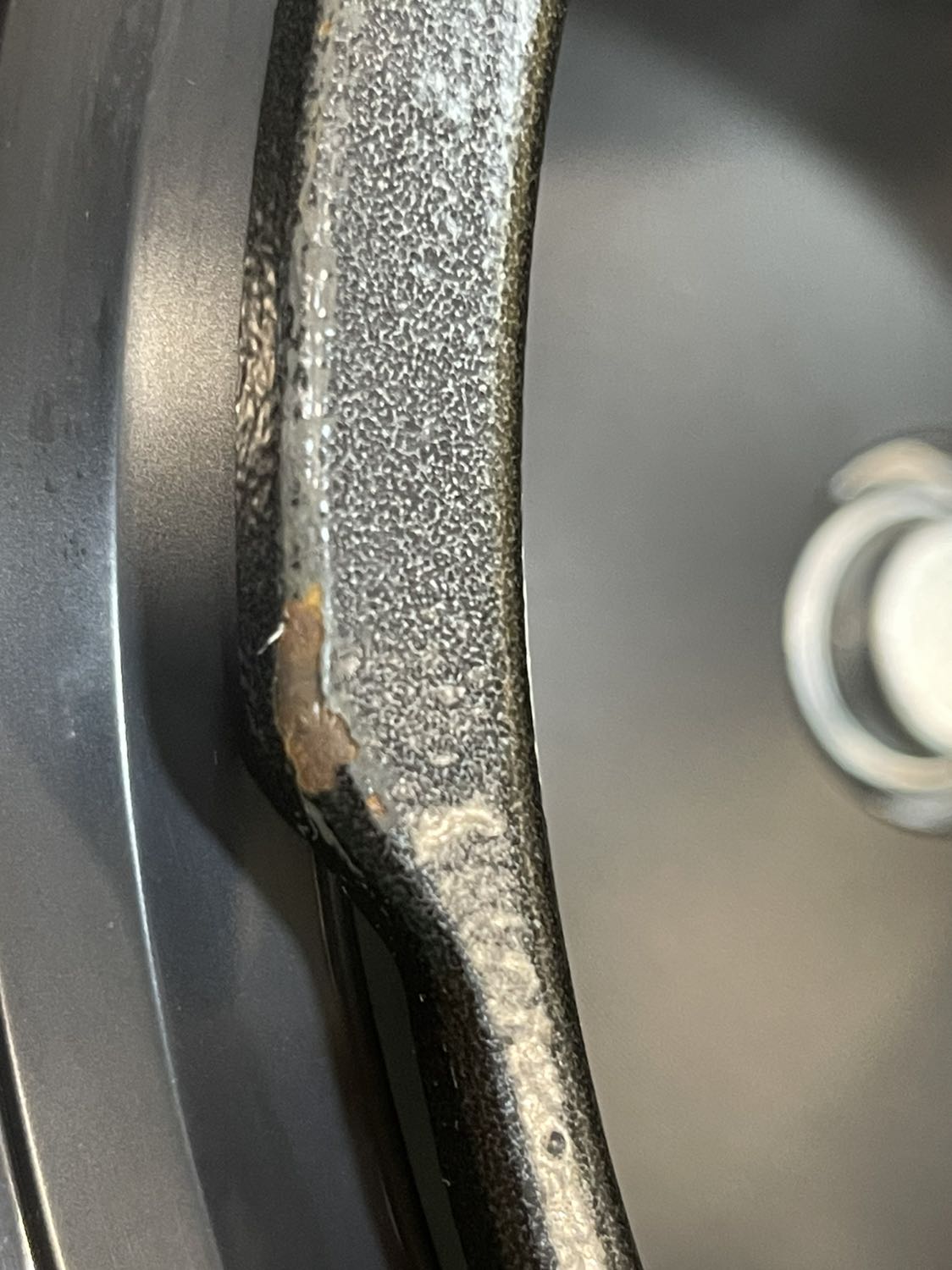 Tôi vừa mua nồi áp suất của Tiki, giờ mở ra sử dụng thì thấy như thế này 
Nhờ Tiki hỗ trợ đổi trả giúp tôi