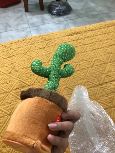 Sản phẩm chắc chắn, bé nhà rất thích , có rất nhiều bài hát hay và ý nghĩa . Tính năng nhái lại tiếng nói cũng rất hay. Nên mua về cho bé đỡ đòi điện thoại