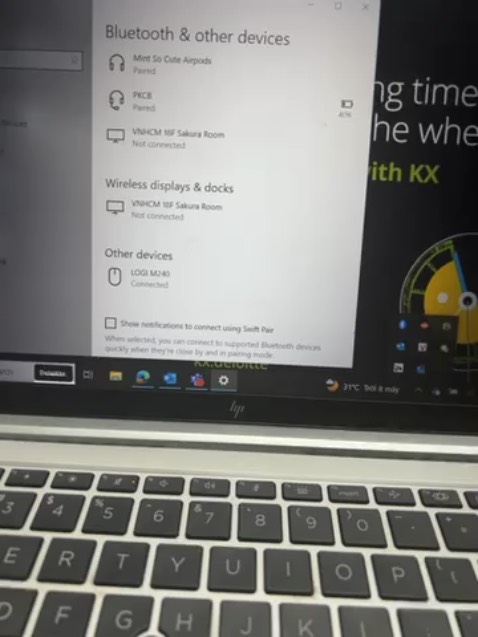 Silent Touch: 10 điểm

Tuy nhiên, mua chuột hôm thứ 6, dùng được 1 ngày + nguyên ngày thứ 2. Đến chiều thứ 2, chuột đã chết. Vẫn hiện connected nhưng di chuyển chuột trên bàn thì màn hình không hiện lên chuột trên màn hình.

Mặc dù Pin hiện 90%. Cũng đã khởi động máy, thay pin đủ kiểu nhưng vẫn không hoạt động