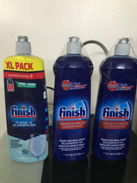 Tôi đặt hàng loại XL PACK (bên trái) thì lại nhận được 2 chai bên phải!???