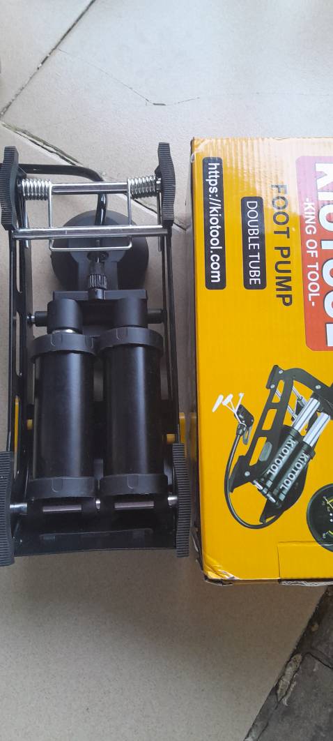 Bơm giống y hình nha, nhưng thấy Bơm yếu Bơm lâu vô,1 bên nút gài đã lỏng không gài được. Nhưng giống mô tả là ok.Shop giao hàng nhanh