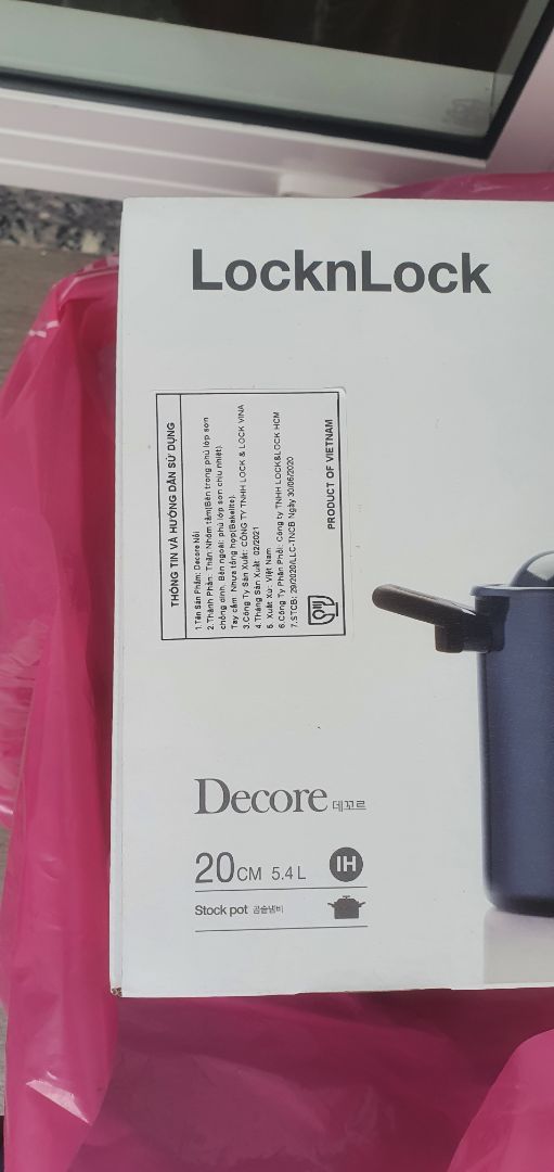 sản phẩm khá nhẹ, đẹp, quai nồi bằng nhưna đường kính 20cm, khá sâu, dung tích 5.4lit, sp đóng gói kĩ, hàng giao siêu tốc