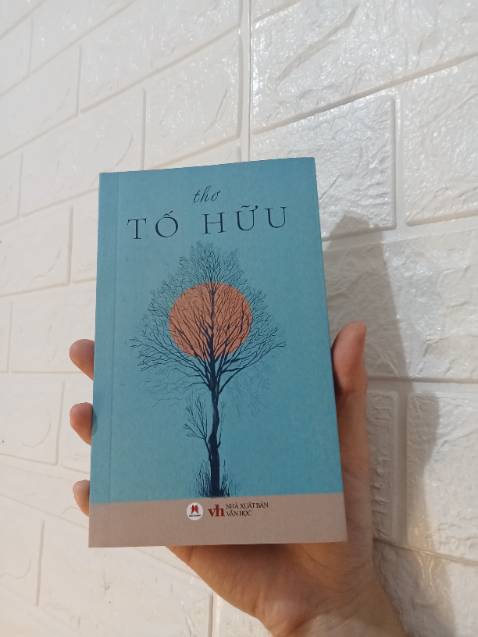 Sách in ấn rõ nét, mua sách xong e đã được đọc trọn vẹn các bài thơ mà trước kia em chỉ đọc đoạn trích