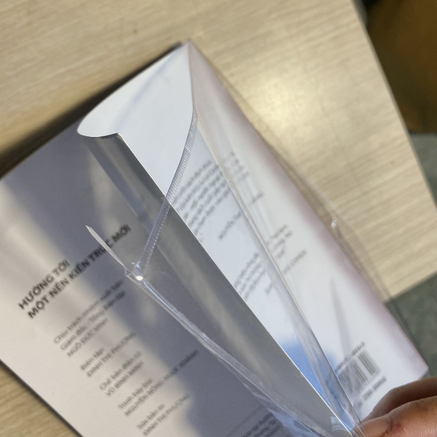 dịch vụ bookcare của tiki ko dc tốt như trước sách vừa nhận dc đã bung bọc sách, và những cuốn sách gần đây tiki bọc sách rất tiết kiệm phần gập vô rất ngắn lúc mở trang hay bị bung bìa, tiki vui lòng cải thiện dịch vụ này, bạn có thể tăng giá gói combo bookcare nhưng hãy giữ chất lượng bookcare cho sách chắc chắn, cám ơn.