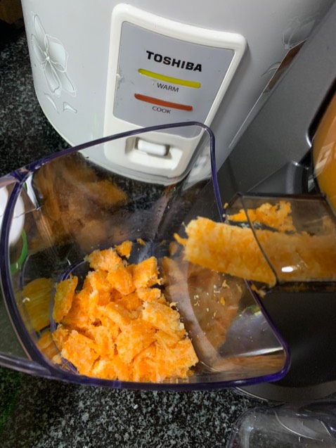 Công suất mạnh, máy ép kiệt bã, mình rất ưng ý luôn, chưa kể còn vệ sinh máy nhanh, lắp ráp và sử dụng cũngc dễ dàng nữa.