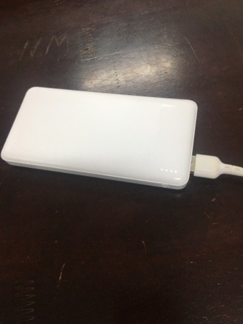 Đóng gói gọn gàng, chất lượng hoàn hảo nha, thường mình mua cục sạc nó sẽ có sẵn 2 cục pin còn cục này cho hẳn 3 cục luôn :>> có 2 cổng USB và 2 cổng sạc lận nha :)))