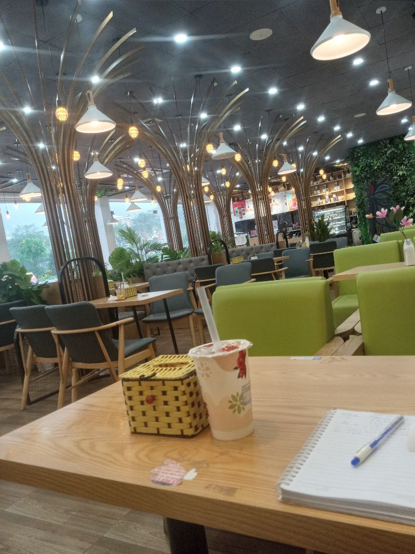 Hình ảnh không liên quan, mục đính nhận xu, sản phẩm mẫu mã đẹp, vì làm quà tặng lên chưa biết ntn, giao hàng lâu hơn các bên trang khác.