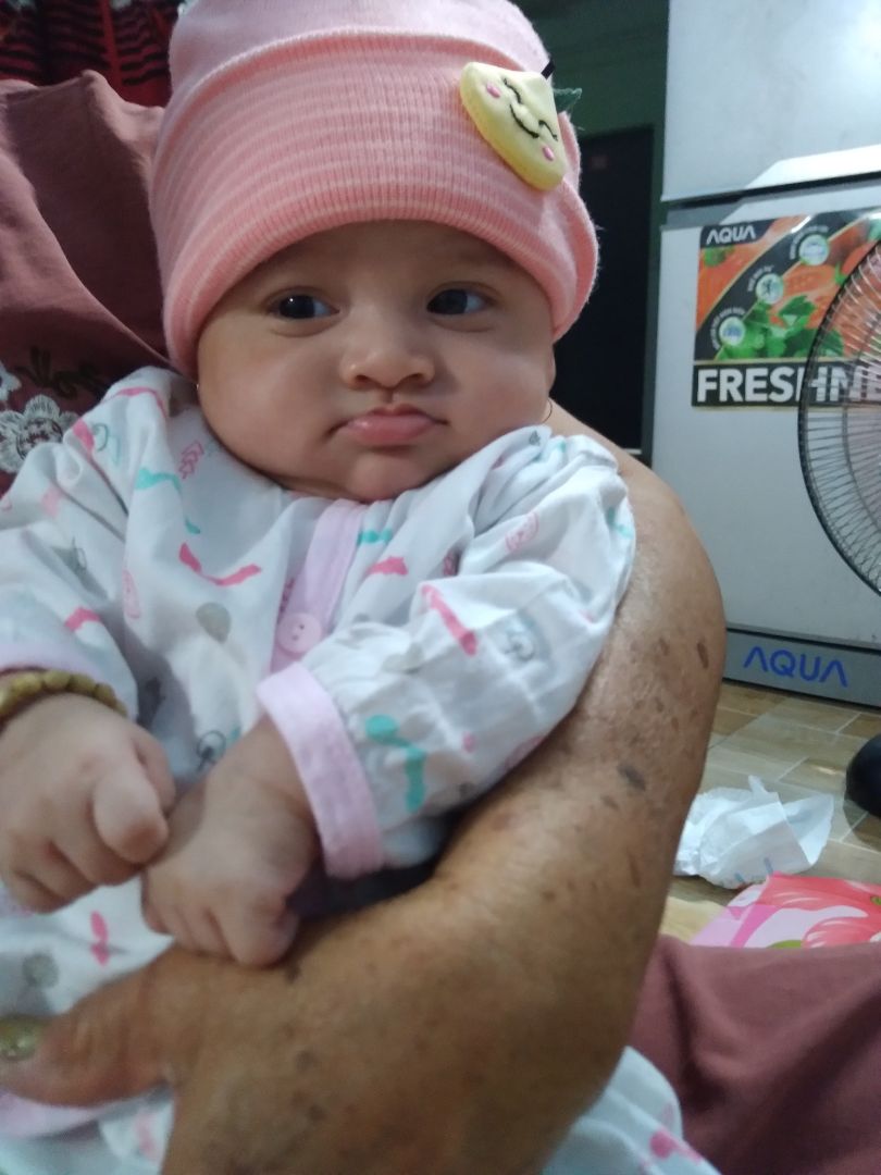 giao hàng nhanh đặt hôm trước hôm sau có liền, trộm vía bé nhà uống sữa k bị táo lại lên cân. sẽ tiếp tục mua