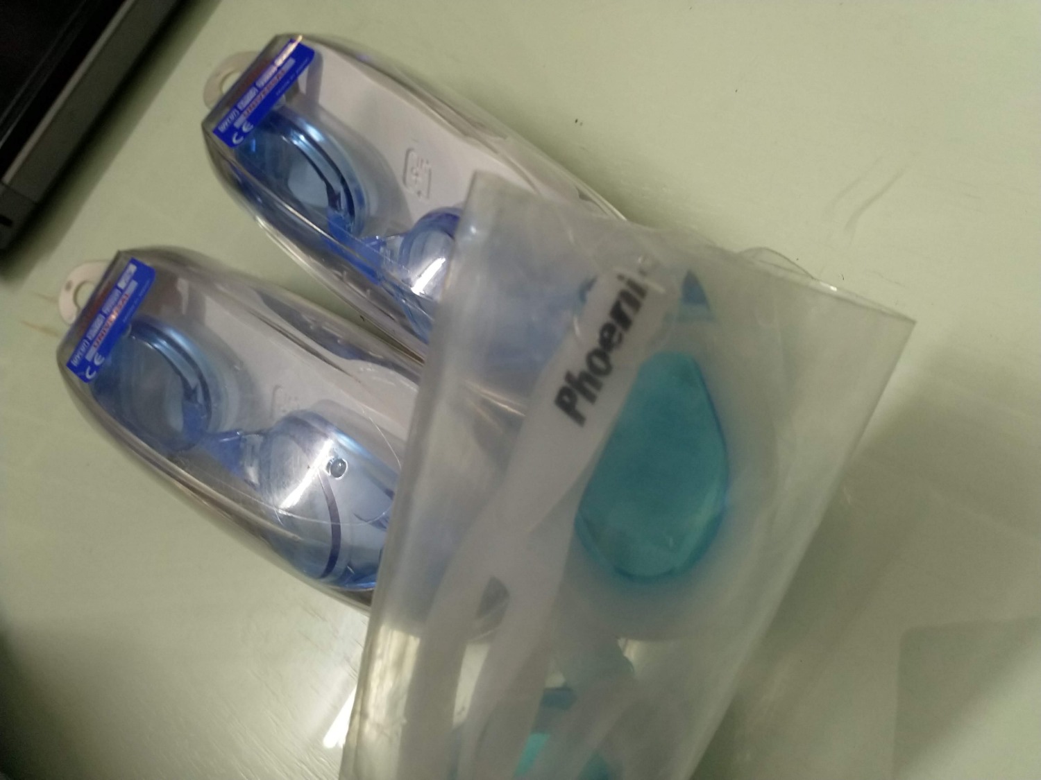 Đặt mua 3 kính bơi, thì được tách thành 2 đơn . 1 đơn nhận đúng mã  View Aqurio V550A.

1 đơn còn lại là kính phoenix . Đề nghị trả lại hàng