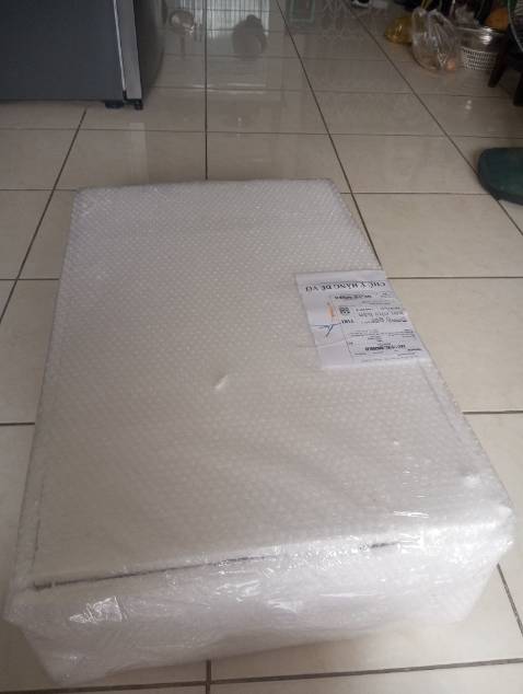 Hàng giao trễ. Phụ kiện đầy đủ và màu sắc đúng như đăng bán.