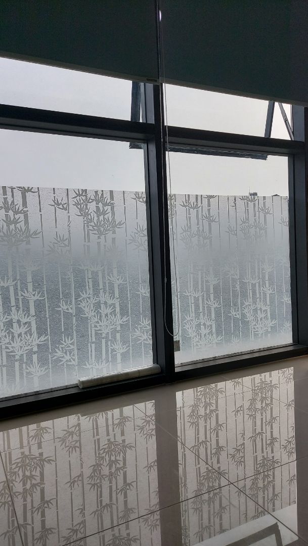 Đúng mô tả và đúng kích thước, dán lên kính đẹp. Hi vọng shop hỗ trợ thêm đồ ủi decal cho dễ dán. 5 sao cho chất lượng.