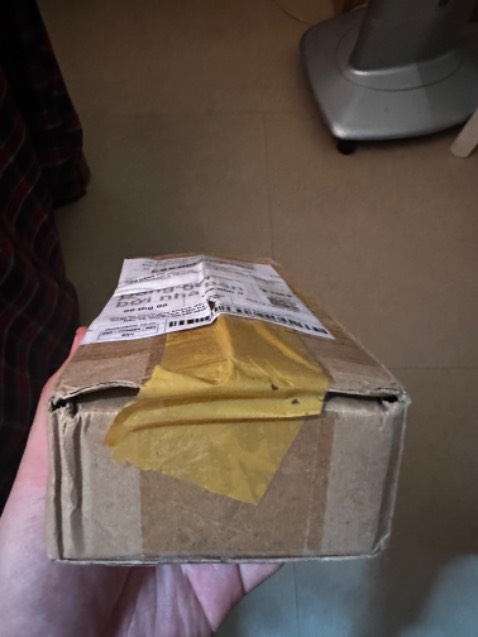 Xăng ổn , nhưng mà đóng gói chán quá luôn shop ơi , đồ dễ vỡ dễ cháy mà đóng gói xộc xệch , bên trong thì mỗi 1 lớp chống shock mỏng dính , bên ngoài thì gần bung cả băng keo ra luôn 
May mà chưa móp