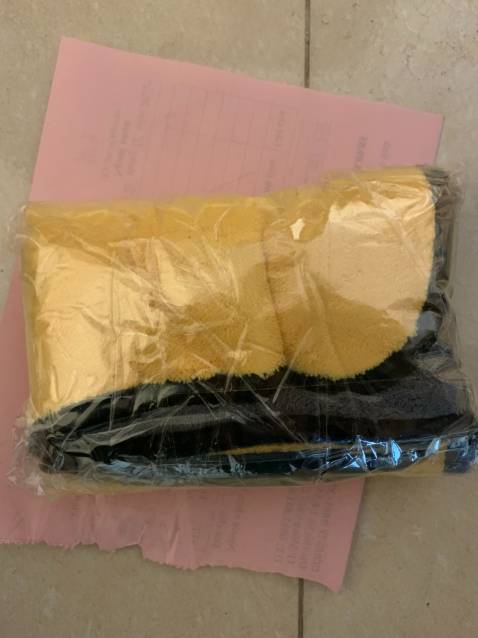 y như quảng cáo . chất vải ok , ưng quá sshop . rẻ mà ngon ... cho shop 5* 
Khăn dày, chất mịn, bám tốt. màu sắc rất chuẩn!! Tôi mua sản phẩm này cỡ đại 30cm x 40cm cái trước mua của chỗ khác bị nhỏ lọt hẳn vào so với cái lần này!!!