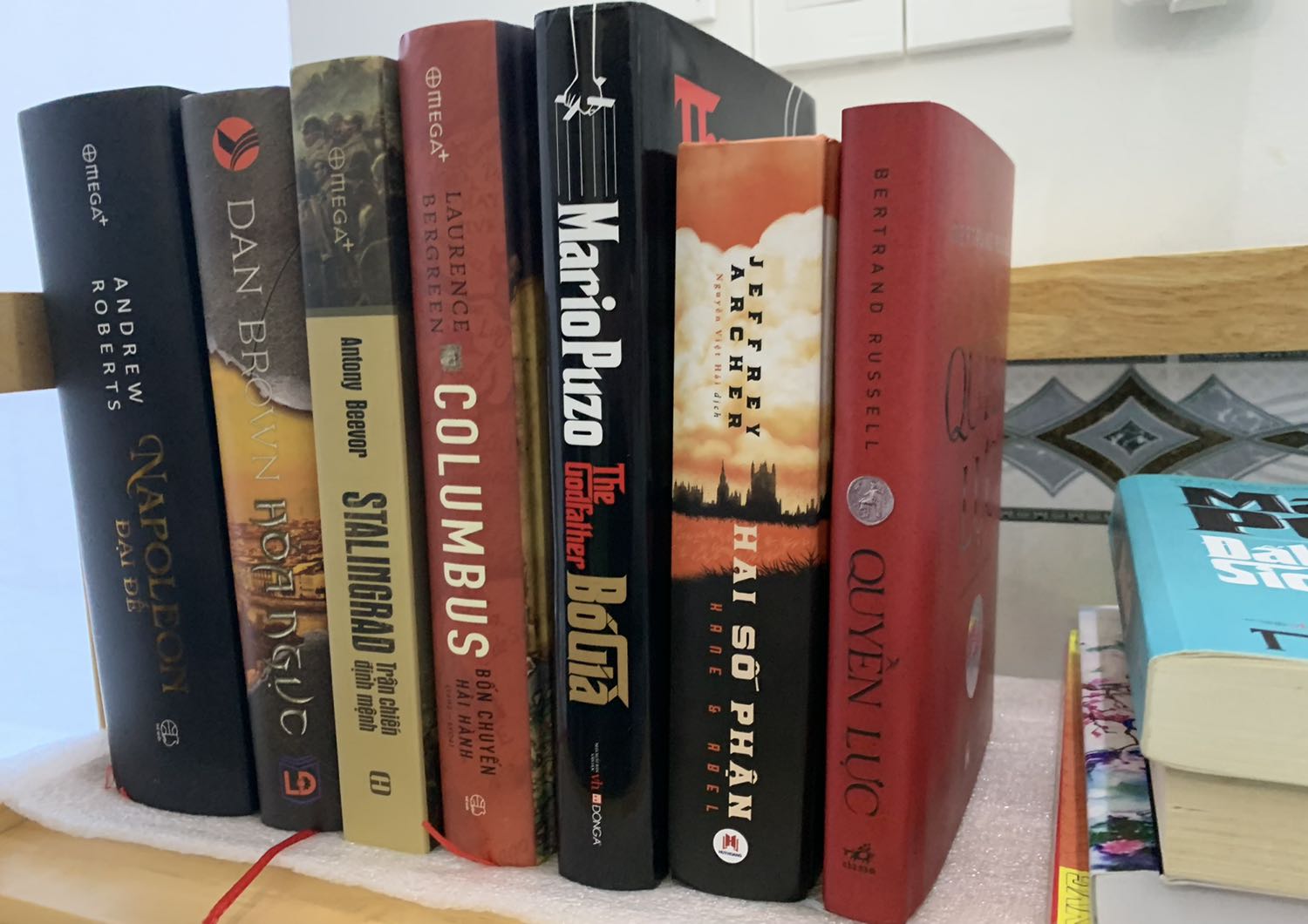 Không có gì để phàn nàn cả, từ cách đóng gói vận chuyển đến chất lượng của cuốn sách tất cả đều tuyệt vời. Chỉ có điều hơi tiếc là mình không được bóc seal 😊