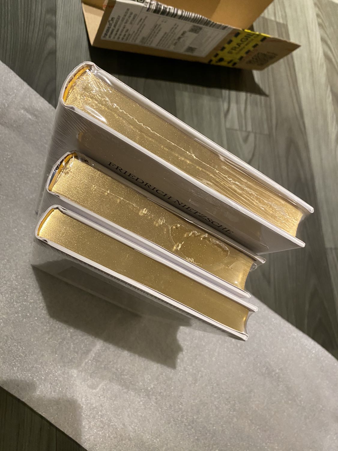 Đóng gói rất kỹ và cẩn thận, lại tặng thêm cả hộp bánh. Tks shop.