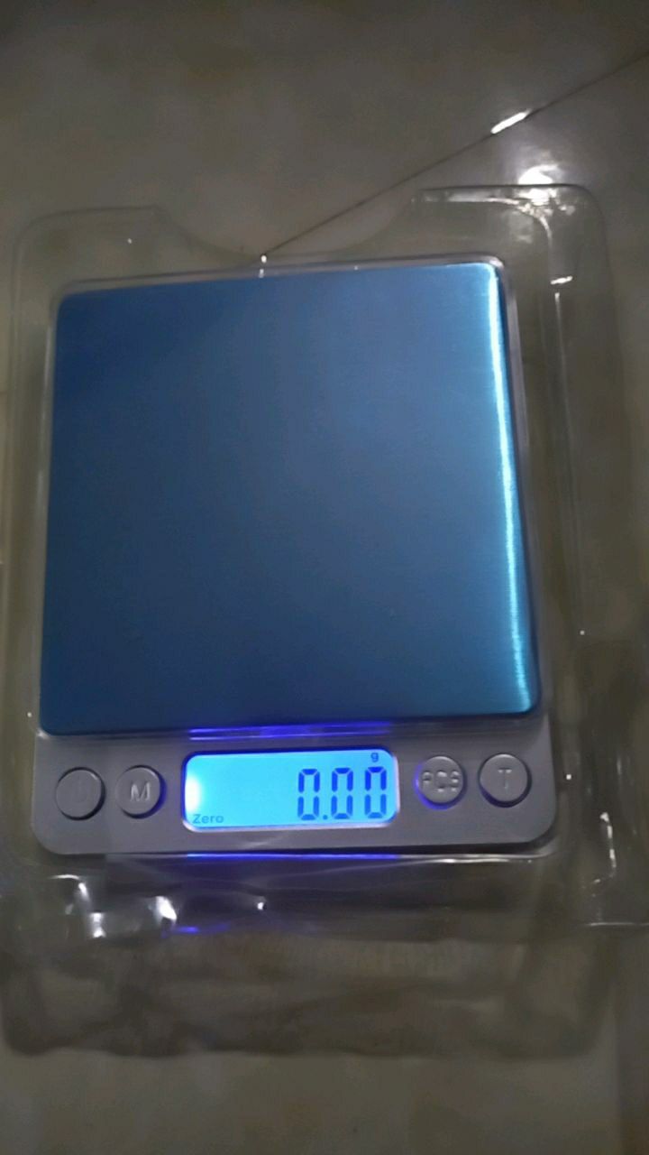 Cân khá là hịn luôn. chắc chắc, trông bền, tốt. không bị lệch mỗi lần cân. có cả khay kèm để đựng. thời giao giao hàng nhanh, sản phẩm tốt Cân khá là hịn luôn. chắc chắc, trông bền, tốt. không bị lệch mỗi lần cân. có cả khay kèm để đựng. thời giao giao hàng nhanh, sản phẩm tốt