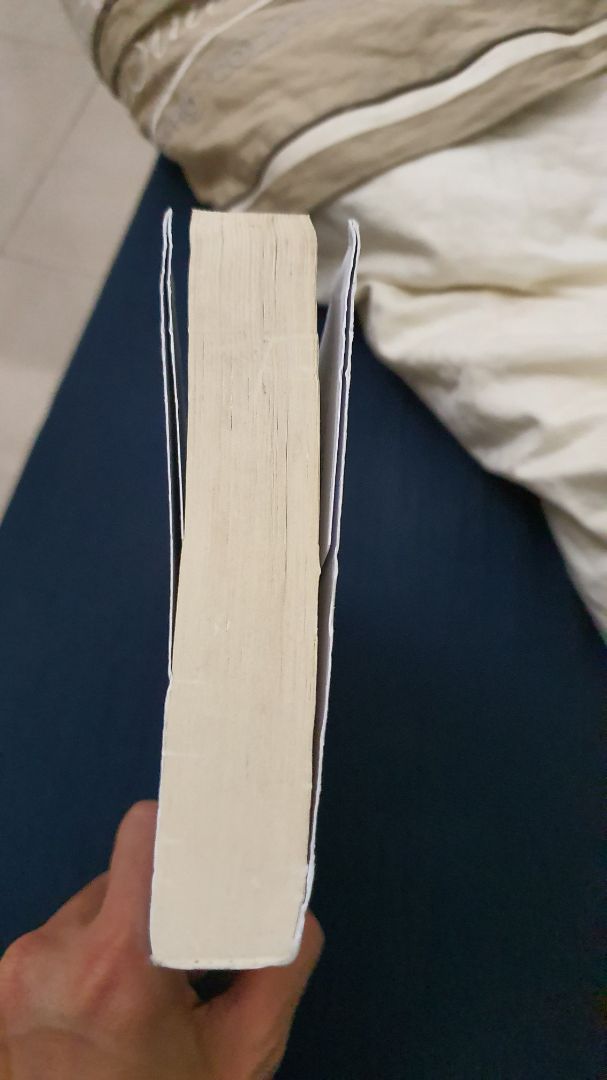 Mua hàng tiki không phải là ít nếu không muốn nói là nhiều. Nhưng lần đầu tiên mà mua sách về phải bực thế này. Sách cũ, chắc chỉ độ 80%. Móp méo.