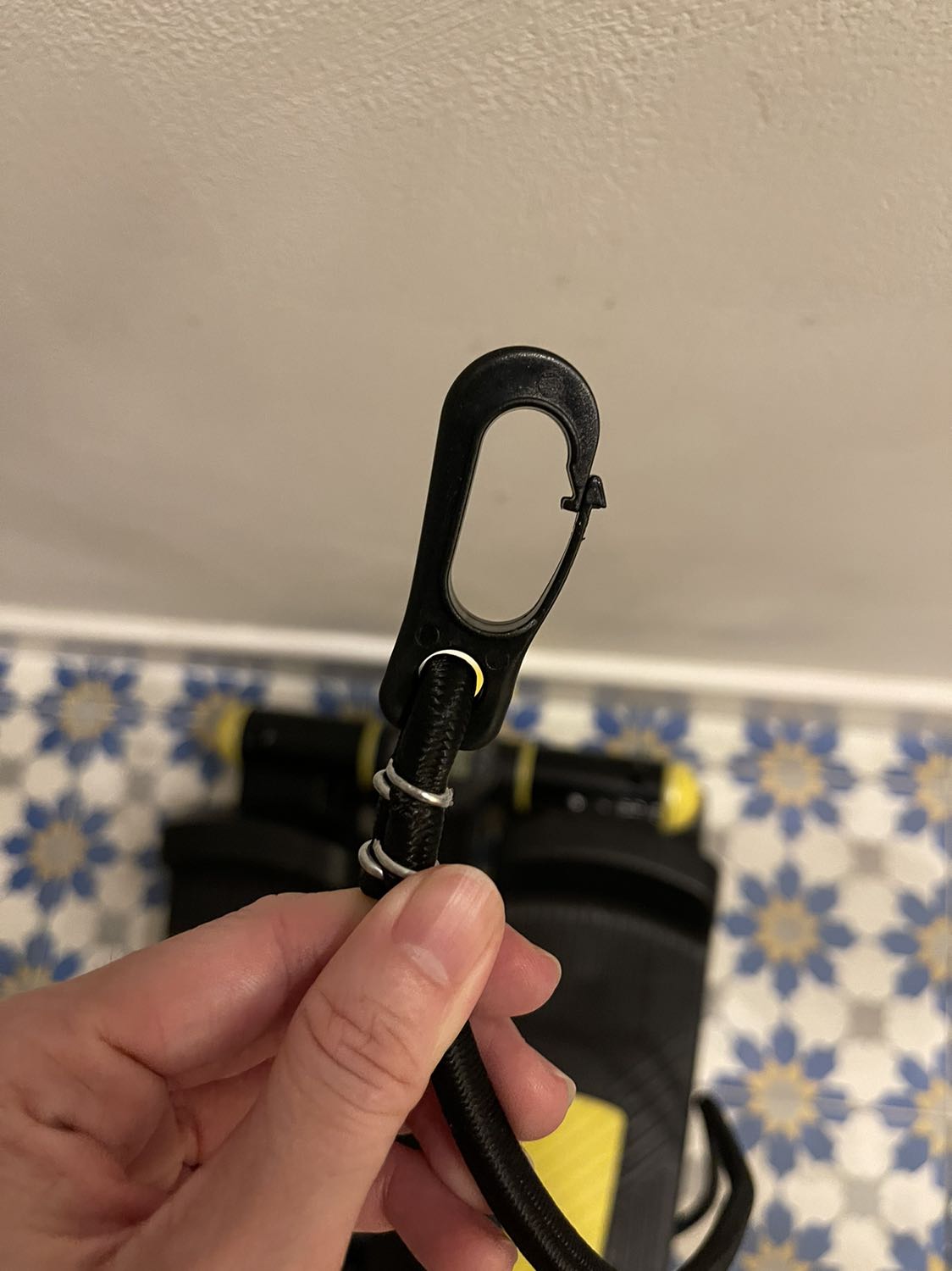 Tính cho 5* mà *** cái dây tập tay thì bị bật ra, chốt bay ra ngoài luôn. Mình 40kg nên sức ko thể như mấy anh thanh niên kéo. Lỡ đâu bật vào mắt thì sao.
Máy ổn. Mình ko bị vấn đề về màn hình hiển thị như nhiều comment phản ánh.
Tiki giao hàng tốt như mọi khi.