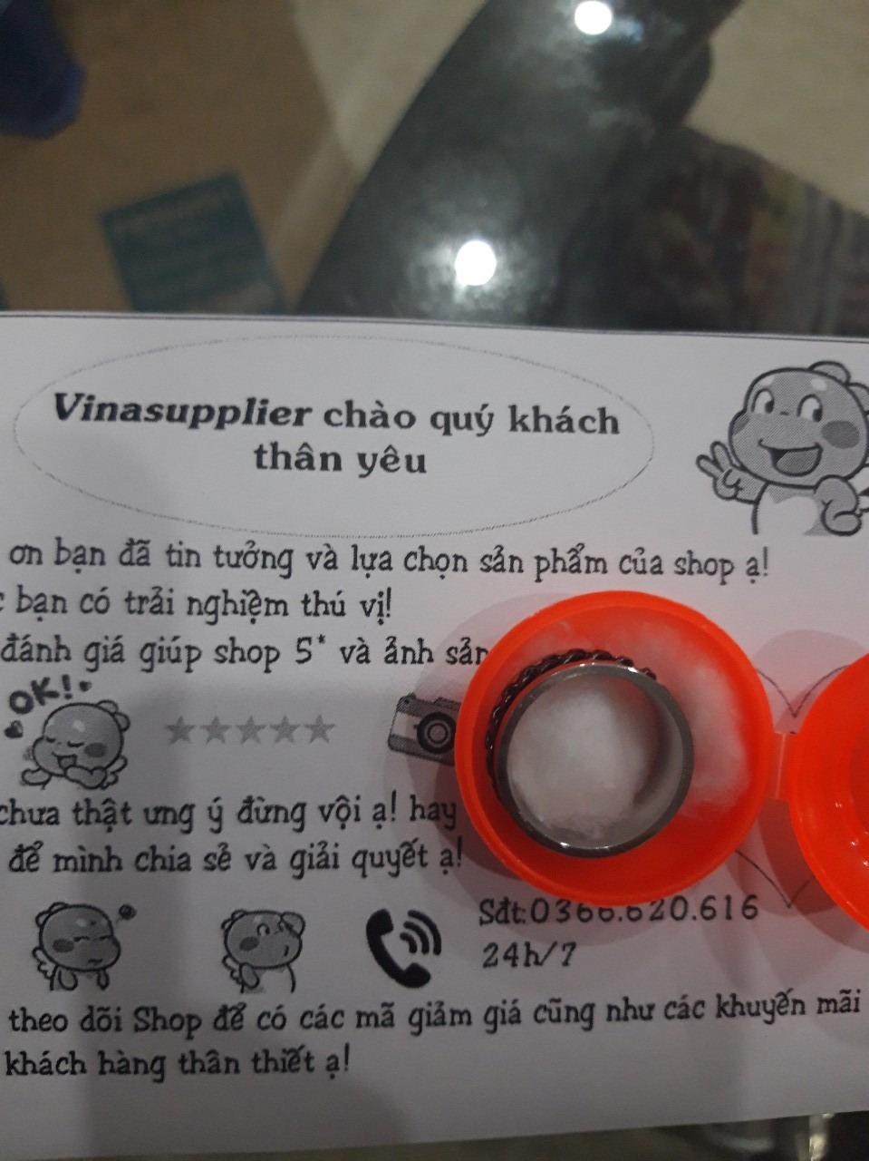 Tiki giao hàng rất nhanh! Nhẫn của nhà bán hàng VinaSupplier rất đẹp sáng bóng, khui bia lại dễ nữa! Lại có thư cám ơn rất dễ thương!
