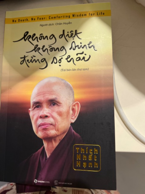 Tôi đặt quyển VƯỜN TÂM nhưng lại nhận được quyển này là sao ? Đề nghị shop ship lại quyển VƯỜN TÂM cho tôi , giao nhầm sâch như này rất đáng trách ! Tôi không chấm sao nào hết