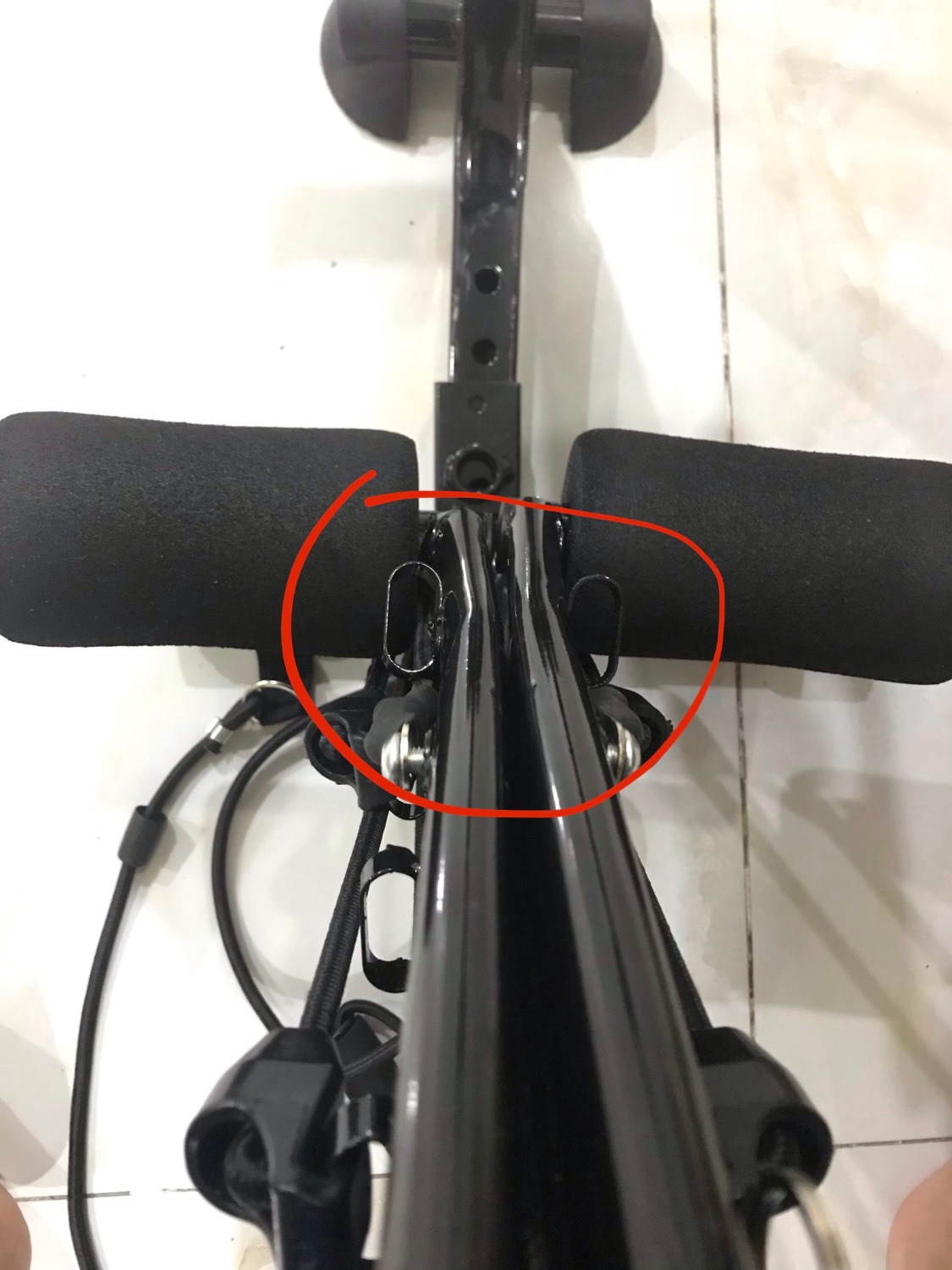 - Đóng gói sản phẩm kém (so với rất nhiều sản phẩm tôi từng mua từ Tiki)
- Sản phẩm giao thiếu linh kiện, bị cong móp, vỡ và bong tróc
- Không sách hướng dẫn
- Không có bất kỳ giấy tờ liên quan thông tin bảo hành sản phẩm