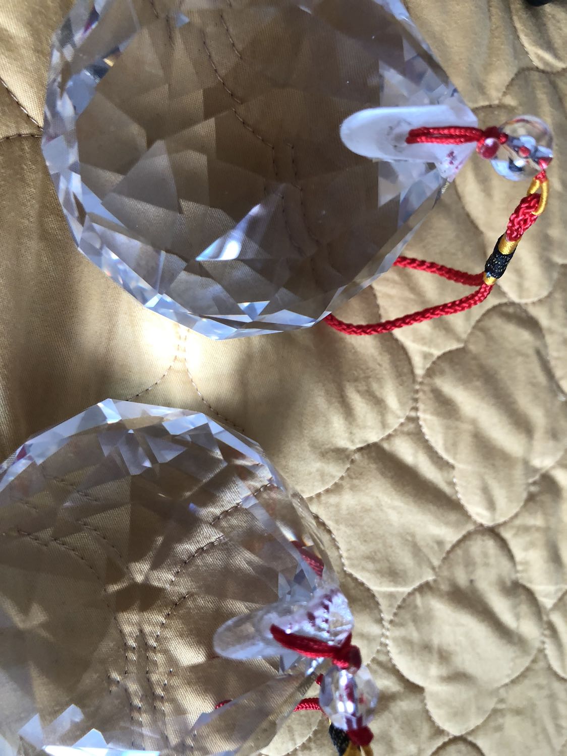 Cùng 1 nơi bán sản phẩm lại khác nhau, lỗi ở chóp đầu nối dây cheo bị mài mất chóp trắng xoá