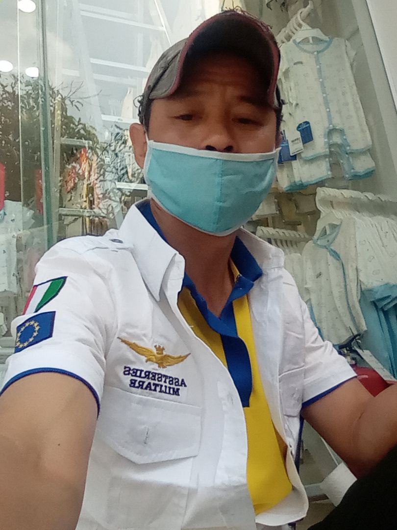 ...ao rat ngau nha ae...nut kim loai khong biet giat nuoc co bi set ko,nhung nhin rat gi va nay no,duong chi may cung rat chi tiet va ti mi,ko thay bi dau chi tuot,gia hoi cao ...