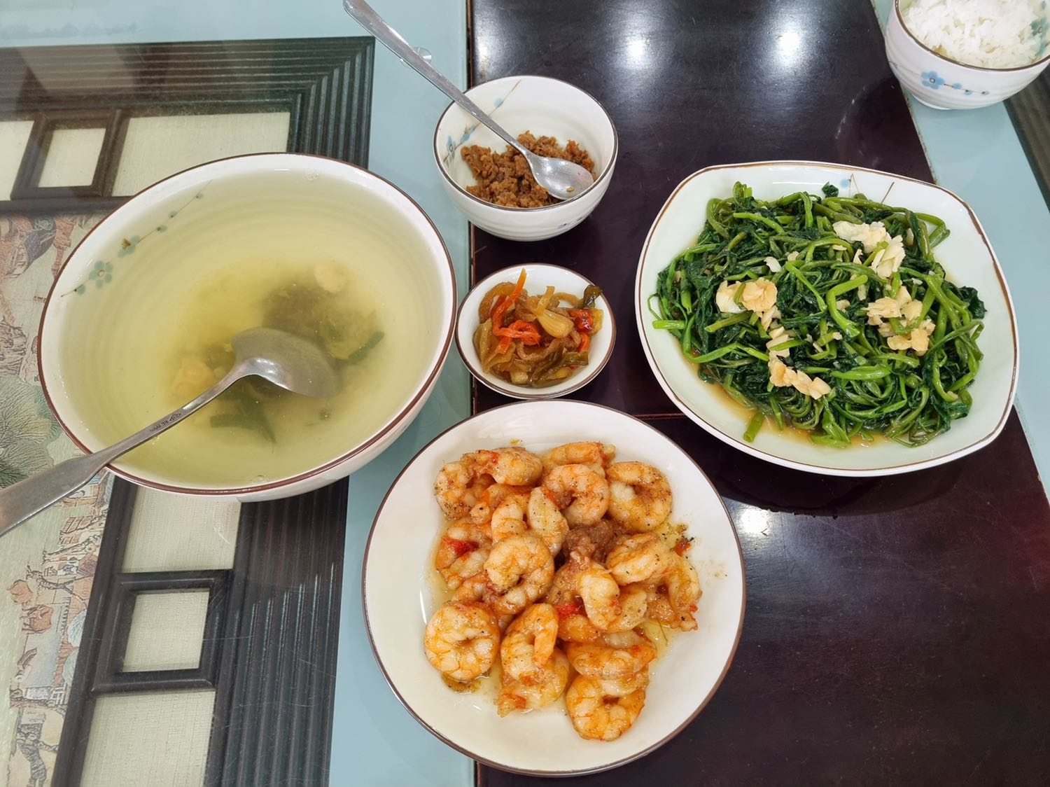 Bát đẹp, màu sắc bắt mắt