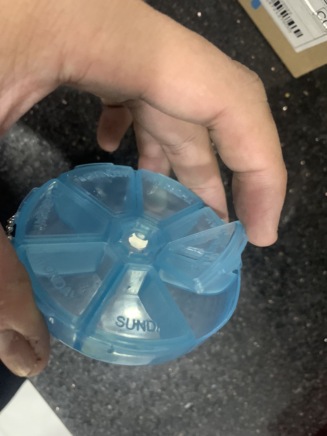 Mỏng teng, khớp siêu mỏng. Cực kì tệ. Bà con cô bác anh chị em tuyệt đối ko nên mua.