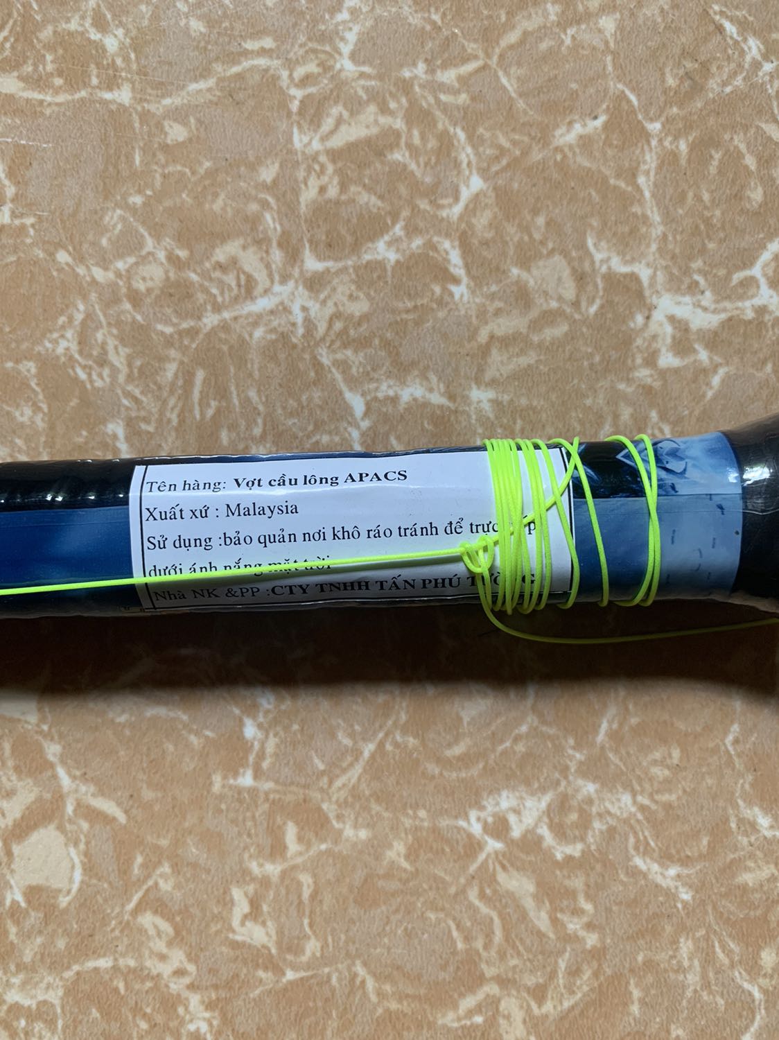 Đóng gói rất chắc chắn, ship hàng nhanh. Vợt cầm rất nhẹ. Độ bền thì phải dùng mới *** được.