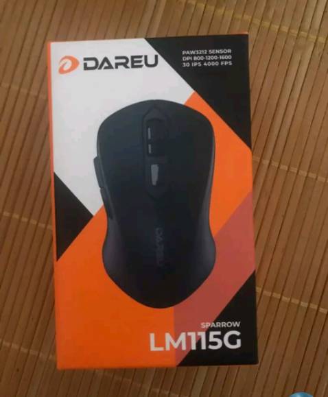 Chuột oke nha moi người nút ấn nhận chuột cầm đầm tay không kiểu nhẹ nhẹ rẻ tiền đâu,hoàn thiện rất tốt nha,có tặng kèm cả pin nữa 10đ nha,rcm mn mua