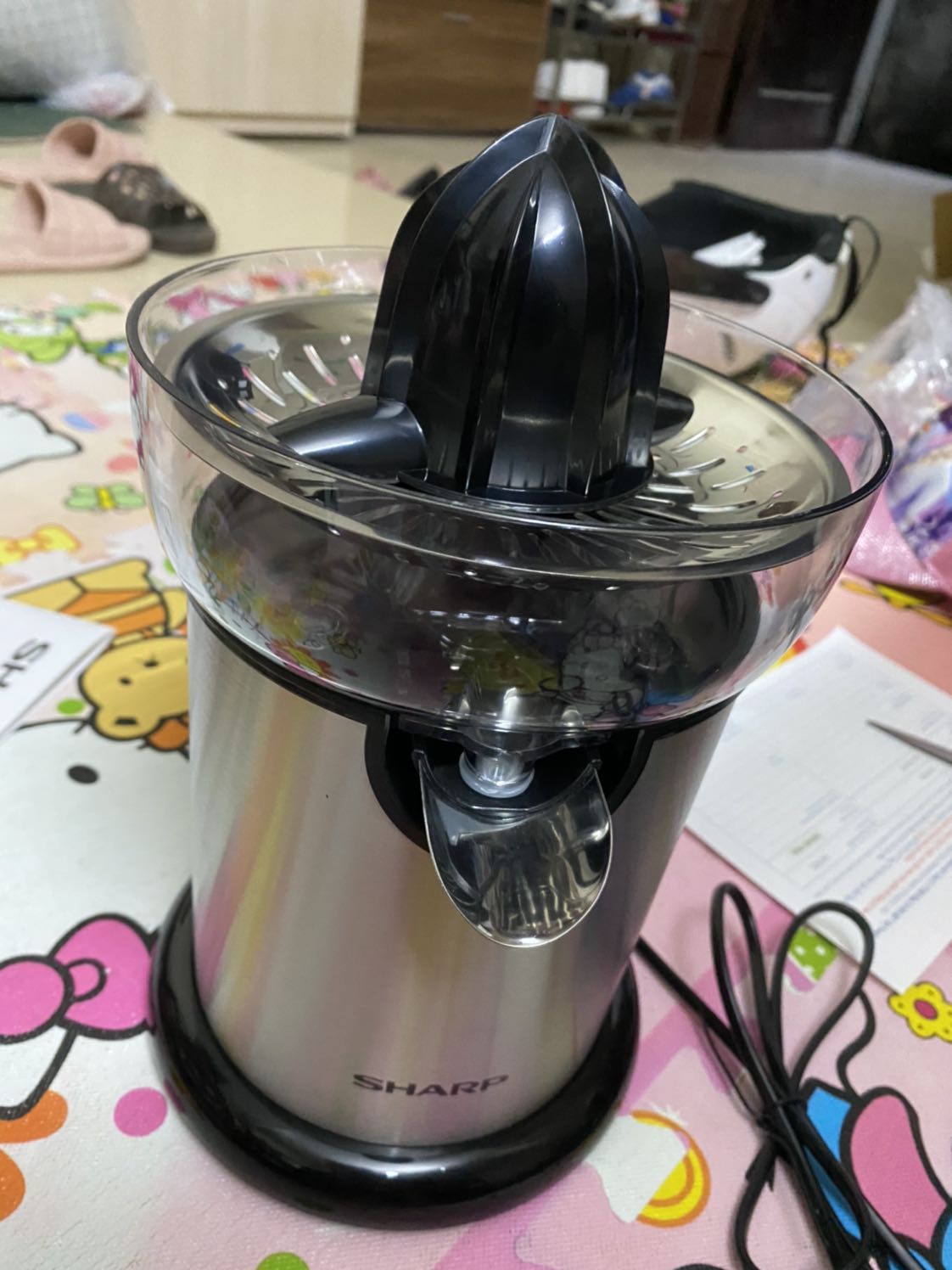 Hàng chính hãng, tiki giao nhanh, giá tốt hơn giá thị trường mình check được!
Tốc độ vắt khá khoẻ, dụng cụ tháo lắp và vệ ainh khá đơn giản! Hãng Sharp thì khá yên tâm rồi ?