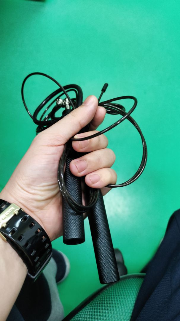 sản phẩm giống như ảnh, nhưng dây nhảy mỏng quá, kích thước như ruột bút bi thôi, hơi nhẹ so quy định, chất lượng thì để dùng rồi phản ánh sau ?