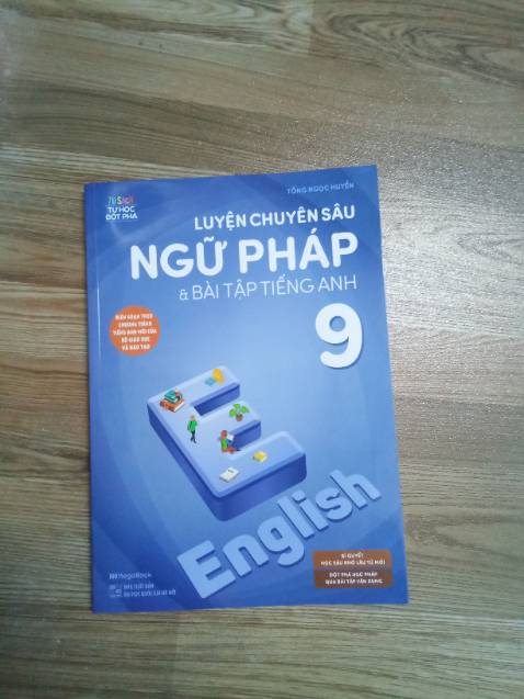 Sáng mình đi học nên con em nhận hộ, giờ mới xem được.
Sách thơm và to hơn mình nghĩ luôn, bài tập cũng khá chi tiết nữa
Nên mua so với giá 67k thì chất lượng nhá