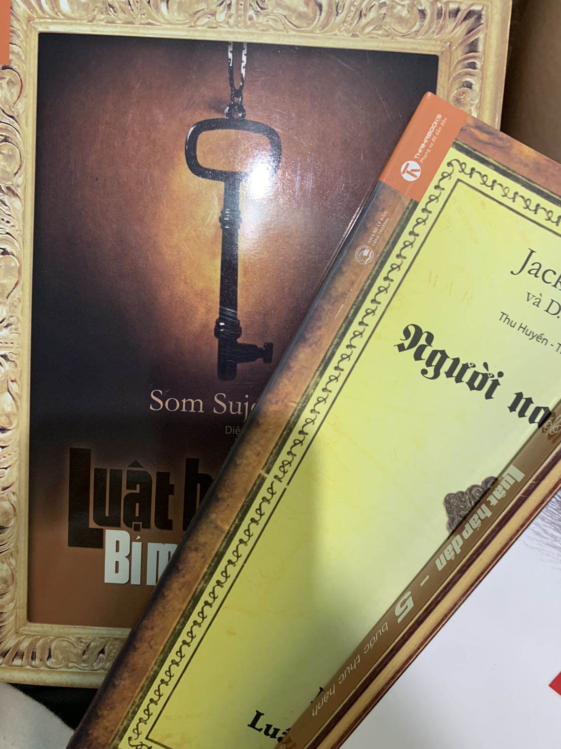 Sản phẩm thật sự rất ok luôn
Còn tặng kèm một cái bookmark
Trông xịn lắm
Đóng gói chắc chắn