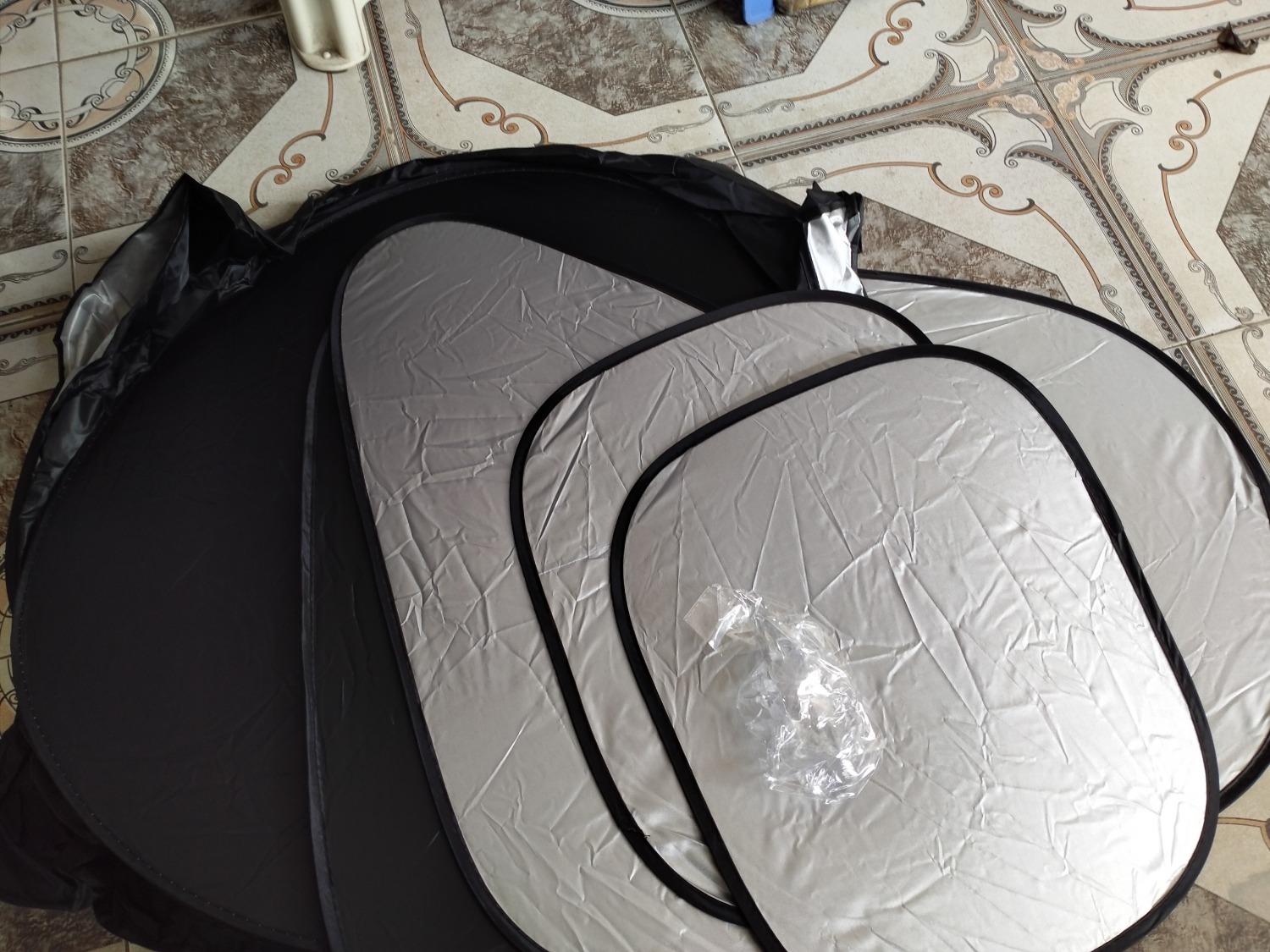 nhận được hàng rồi rất ưng ý, đường chỉ chắc chắn. có đầy đủ tấm che các kính, vừa in xe luôn, có miếng hút nên rất chắc chắn. có cả lời cảm ơn đi kèm nữa chứ. tiki giao hàng nhanh, sẽ ủng hộ nhiều