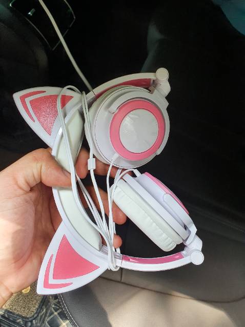 Đặt mua màu hồng lại đưa màu trắng có điểm hồng 🤣 tai nghe không chắc chắn, rắc cắm lỏng kêu lẹt xẹt. Không có xạc pin như qc, chỉ có viên pin dự phòng.