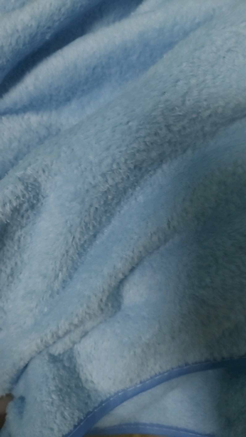 Khăn khá to, thấm nước cũng tạm. Giao đủ hàng, tuy nhiên có 1 cái màu hơi khác ảnh