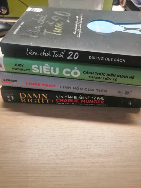 Sách viết về tỷ phú Charlie Munger, cực kỳ cuốn. 

Shop giao hàng nhanh, 5 sao nha shop