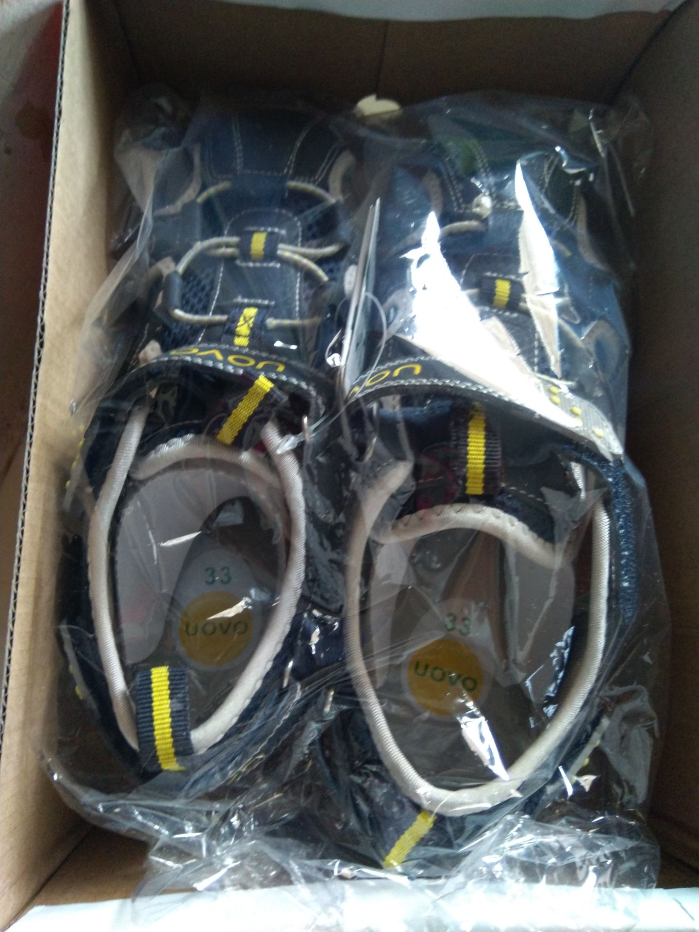 Tôi đặt size 34 nhưng nhận hàng lại là size 33. rất chật ko mang được. Nhờ shop kiểm tra và đổi lại.