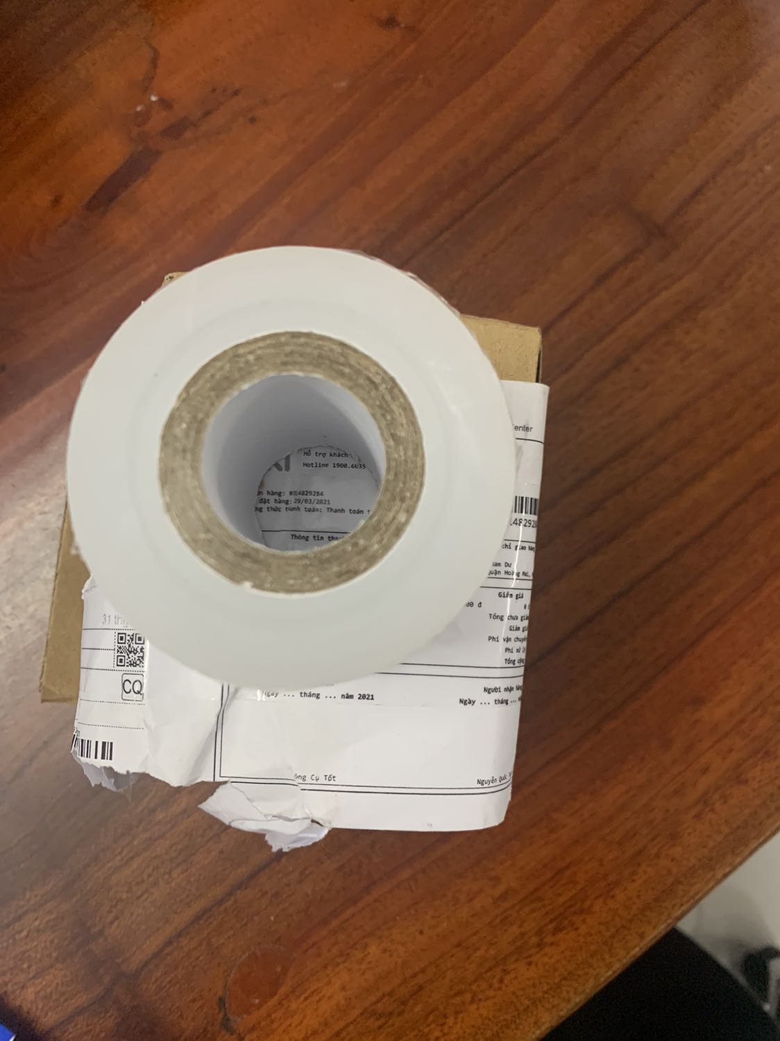 Vô cùng mất uy tín, đặt dụng cụ vặn ống nước nhận được quận băng dính.