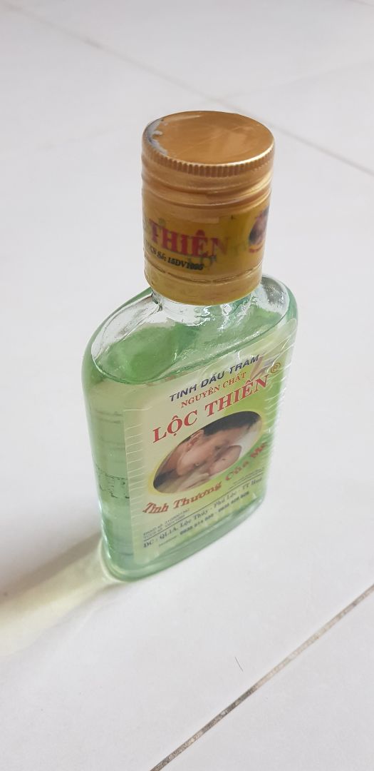 Dầu tràm thơm nhưng khi nhận hàng thì thấy dầu bị chảy một phần nên thấy rất thất vọng. Mong lần sau sẽ đóng gói kỹ hơn =))) Dầu tràm thơm nhưng khi nhận hàng thì thấy dầu bị chảy một phần nên thấy rất thất vọng. Mong lần sau sẽ đóng gói kỹ hơn =)))