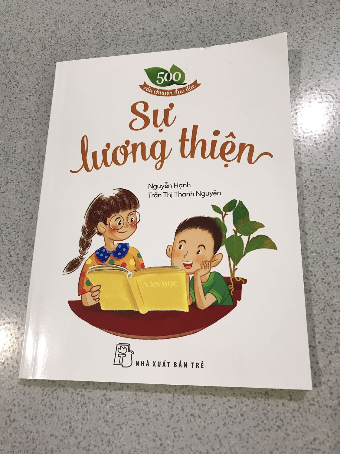 Sách đẹp những mẫu chuyện dễ thương săn sale 1k giá quá trời rẻ luôn . Chúc mừng sinh nhật Tiki nhé ?????