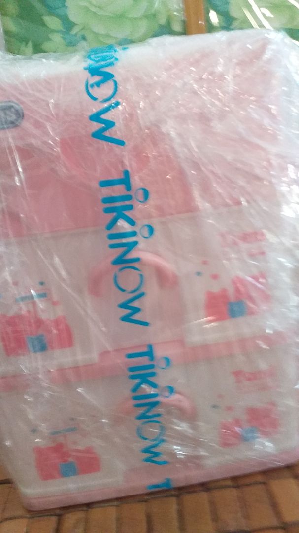 màu hồng dễ thương nè,nhận hôm qua chưa có khui hàng nữa nè