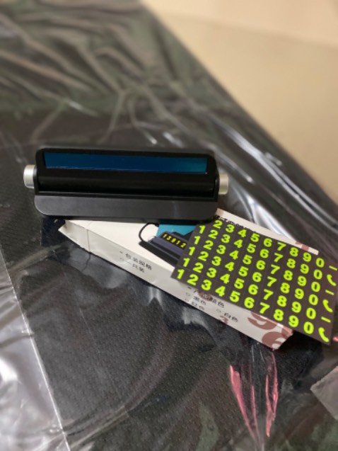 Có vẻ đơn giản, có hẳn vài bộ số để dự phòng thay thế khi cần! Có box trong rất xịn xò