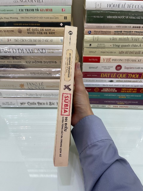 Sách tình trạng còn khá tốt , in ấn đẹp rõ nét . Chi tiết sắc xảo 
Giao hàng nhanh chóng cực kỳ