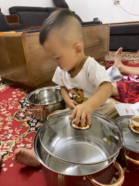 Chất liệu mới mua nên chưa biết bền hay ko, phải dùng lâu mới OK, shop gói hàng đẹp, hàng ko bị là, nói chung là cả bộ nồi rất đẹp, mình rất tin mua bên tiki nên mn cứ qua này mà sắm đồ nha