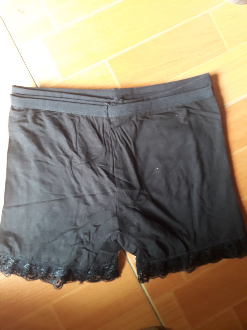 quần chất liệu đẹp, co dãn mặc vừa, giá tiết kiệm, tặng shop 5*.