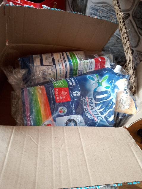 Khi mua hàng thì trong giỏ hàng có quà tặng đi kèm mà lúc giao thì mở ra ko có.Ko biết TiKi sửa lại sao mà giờ coi lại đơn cũng ko có luôn.Với giá này thì mua tại các siêu thị giá còn tốt hơn.Bij cả 2 đơn mới nản!